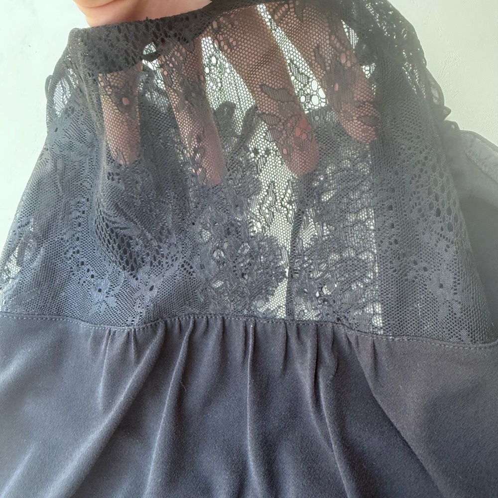 Black Lace Yoke Sleeveless Blouse Ruffle Trim V-Neck Pleated Front Top